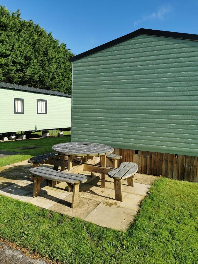 Woofles Luxury Caravan At Knaresborough Lido Zewnętrze zdjęcie